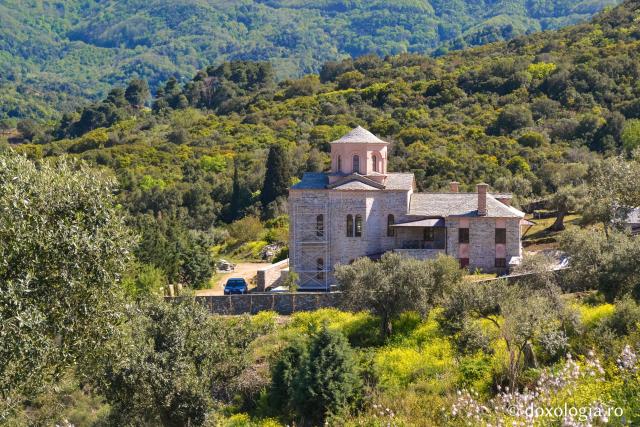 Peştera Sfântului Grigorie Palama de la Mănăstirea Vatoped