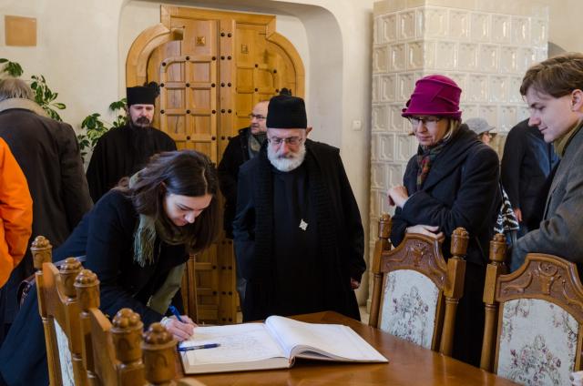 Participanţii Conferinţei „Faith and Community around the Mediterranean in Late Antiquity and the Middle Ages“, în vizită la Mănăstirea Putna