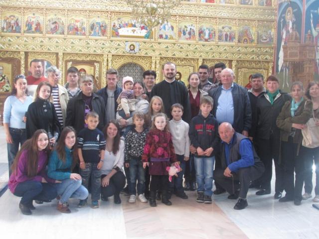 Tinerii şi adulţii din parohia Tibru susţin activitatea socială a Bisericii