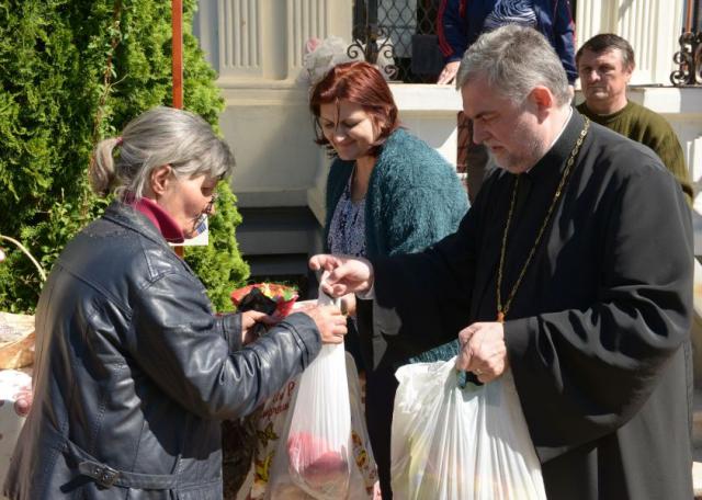 50 de familii defavorizate au primit ajutor din partea Protoieriei Sector 5 din Bucureşti