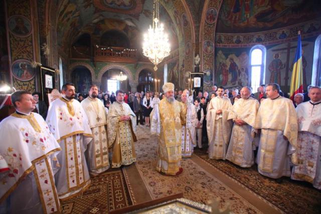 Sfinţire de pictură şi Liturghie arhierească la Aciliu, judeţul Sibiu