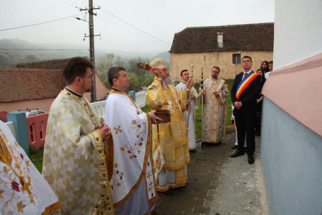 Sfinţire de pictură şi Liturghie arhierească la Aciliu, judeţul Sibiu