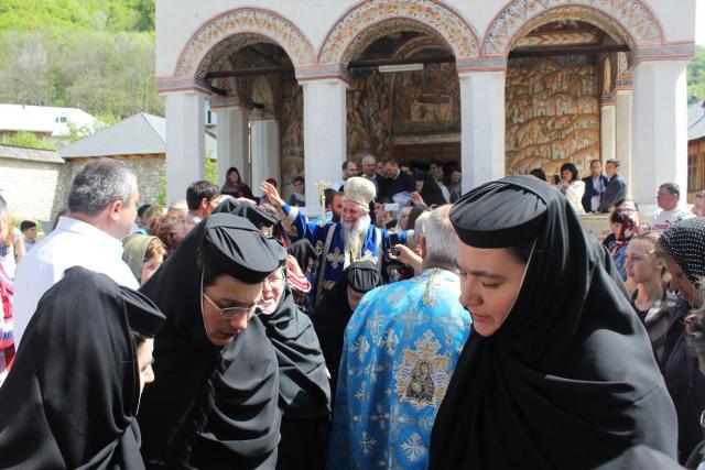 Sfântă Liturghie arhierească la Mănăstirea Polovragi