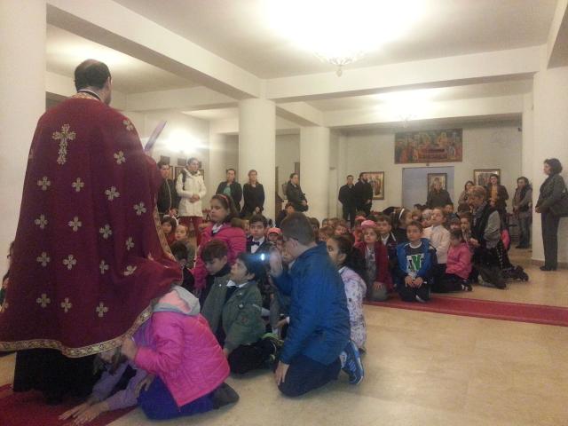 Copiii Parohiei Gherghiceanu din Bucureşti se pregătesc pentru Sfintele Paști