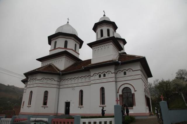 Sfinţire de pictură şi Liturghie arhierească la Aciliu, judeţul Sibiu