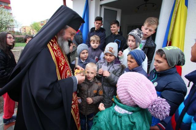 Înaltpreasfinţitul Laurenţiu a sfinţit o troiţă şi un Centru de zi pentru copii din Braşov