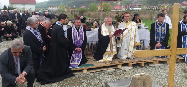Piatra de temelie pentru o nouă biserică, în cartierul bistrițean Viișoara