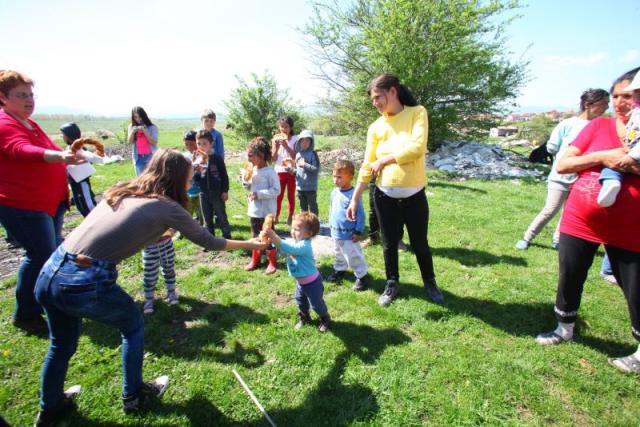 Ajutoare pentru familiile defavorizate din cartierul sibian „Zăvoi”