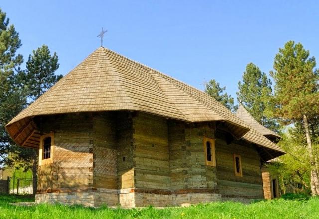 Biserica Muzeului Satului Bucovinean, redeschisă în ziua de prăznuire a Sfântului Mare Mucenic Gheorghe