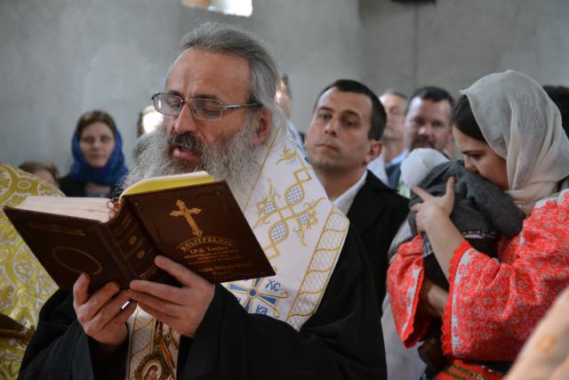 IPS Mitropolit Teofan a slujit Sfânta Liturghie și Taina Sfântului Botez în localitatea botoșăneană Agafton