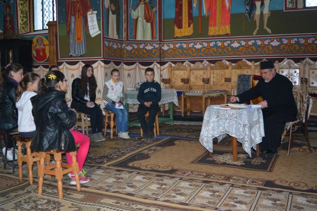 Cateheze pentru „tineri de toate vârstele” în Protopopiatul Săveni