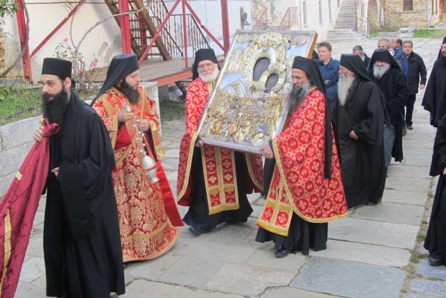 Procesiune cu icoana Maicii Domnului Cucuzelița