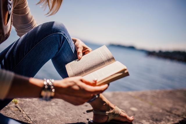 Cititul unui roman captivant stimulează creierul câteva zile la rând după încheierea acestuia