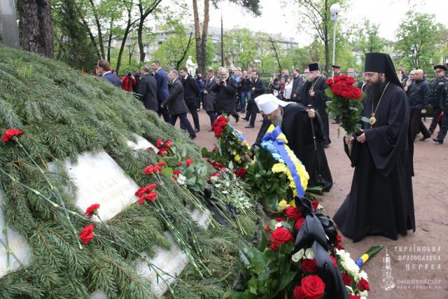 Victimele accidentului de la Cernobâl, omagiate de Mitropolitul Kievului și Președintele Poroșenko