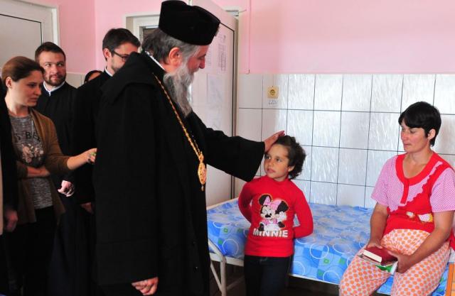 Mitropolitul Olteniei i-a vizitat pe copiii cu afecţiuni oncologice de la Spitalul din Craiova