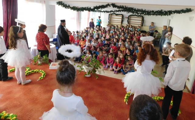 Program artistic-religios desfăşurat la Grădinița „Palatul Fermecat” din Arad