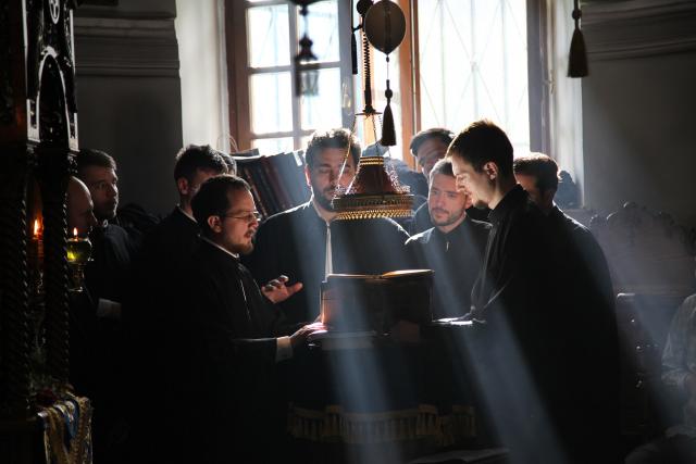 Corul „Byzantion“, în Muntele Athos la privegherea pentru hramul chiliei „Buna Vestire“ a Schitului Lacu
