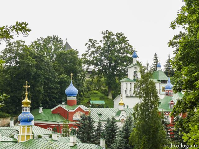 Lavra Peșterilor din Pskov