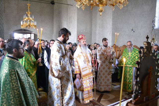 IPS Mitropolit Teofan a slujit Sfânta Liturghie și Taina Sfântului Botez în localitatea botoșăneană Agafton