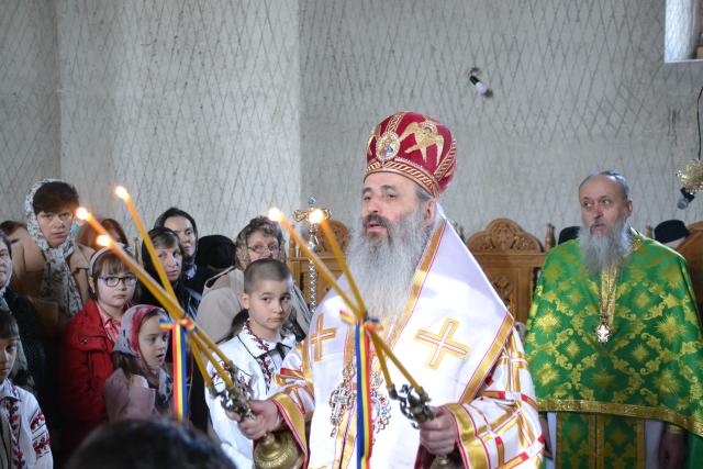 IPS Mitropolit Teofan a slujit Sfânta Liturghie și Taina Sfântului Botez în localitatea botoșăneană Agafton