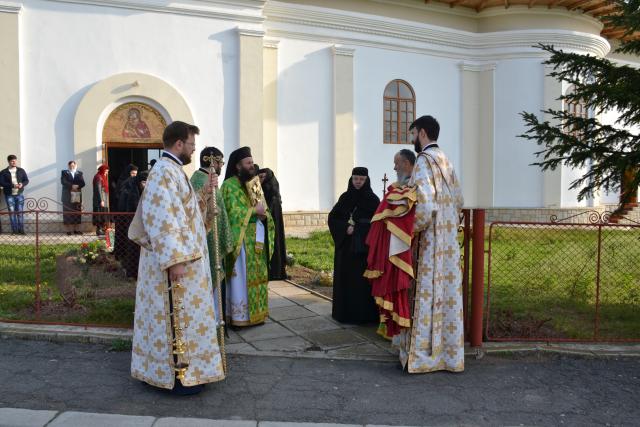 IPS Mitropolit Teofan a slujit Sfânta Liturghie și Taina Sfântului Botez în localitatea botoșăneană Agafton