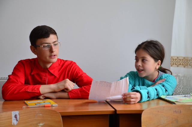 Piesa de teatru „Două lumi diferite”, la Todirești
