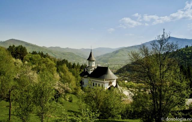 (Foto) Primăvara la Mănăstirea Pângărați
