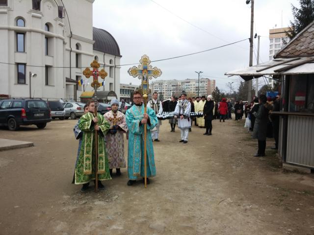 Procesiune în cinstea Sfintei Cruci, la Oneşti