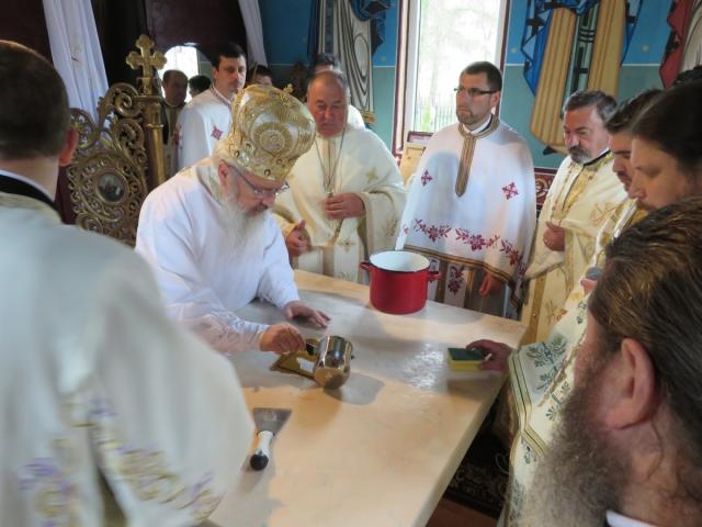 Biserica din Nețeni, veche de aproape 250 de ani, resfințită de Mitropolitul Clujului