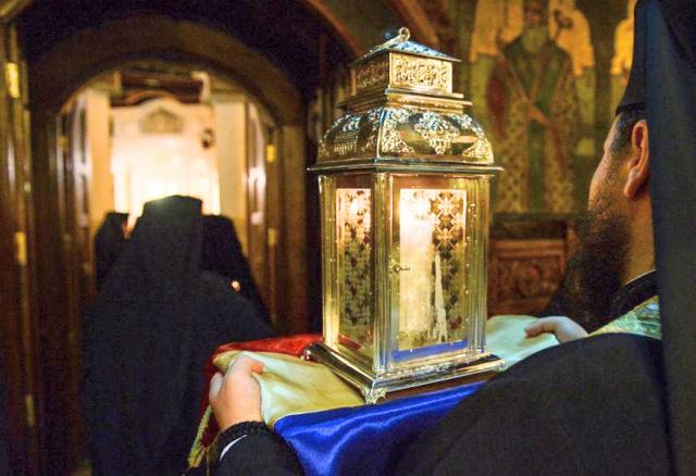 Lumina Sfântă de la Ierusalim va fi adusă în România de Sfintele Paști