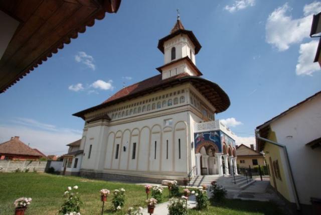 Înaltpreasfinţitul Laurenţiu va sfinţi Biserica „Sfânta Treime” din Cisnădie