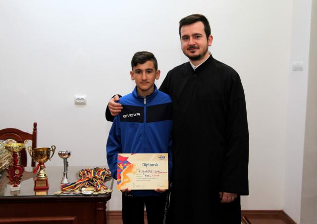 Un tânăr sportiv de performanță, premiat de Arhiepiscopia Buzăului și Vrancei