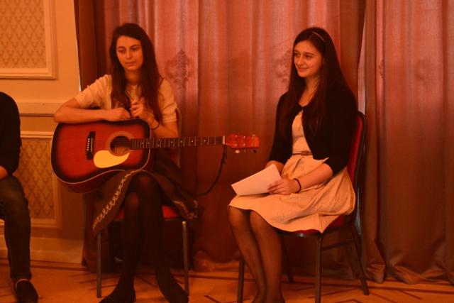 Seară de poezie „Ce bine că ești”, la Colegiul „Sfântul Nicolae”