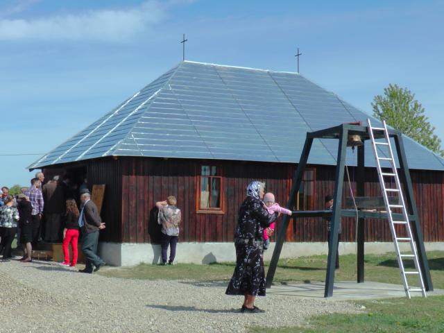 Sfințire de biserică în localitatea suceveană Bahna - Arini