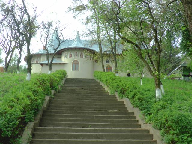 Floriile, sărbătorite la Mănăstirea Buciumeni prin Liturghie arhierească