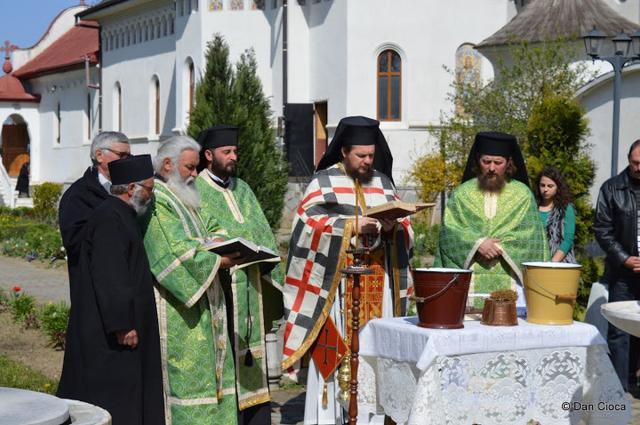 Sfinţire de troiţă la Mănăstirea arădeană Hodoş-Bodrog