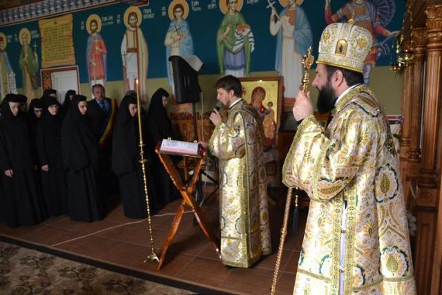 Liturghie arhierească la Schitul Nicolinț din Caraș-Severin