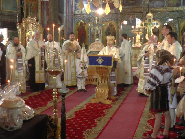 115 ani de la sfinţirea bisericii din Pojorâta, sărbătoriţi prin Liturghie arhierească