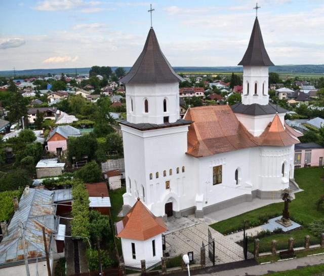 Veşmânt nou la Biserica „Sfinţii Împăraţi“ din Roman
