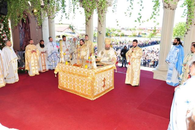 Liturghie arhierească la Catedrala „Sfânta Parascheva” din Voluntari