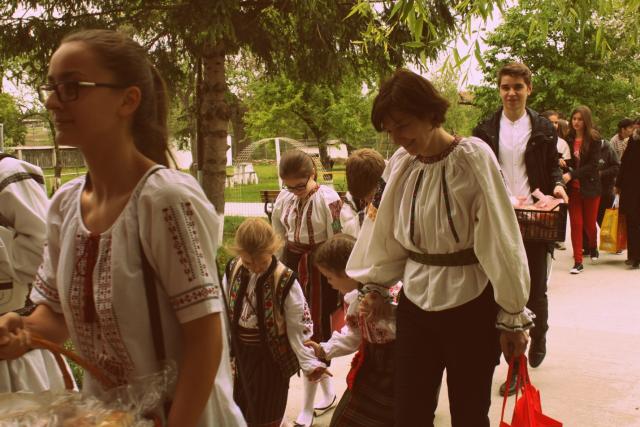 O vizită de Paști – bucurie pentru pacienții de la Bozieni