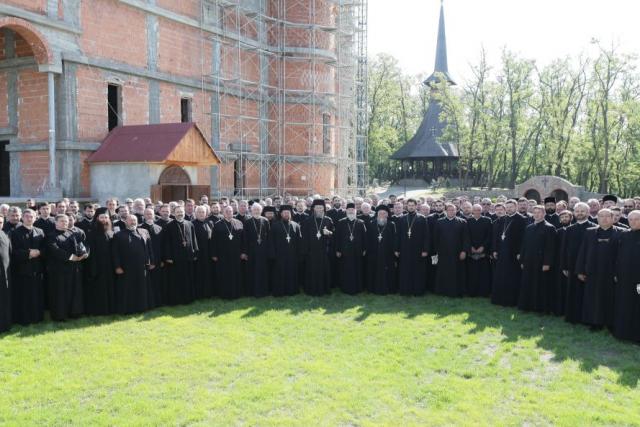 Preoţii din Protopopiatele Satu Mare, Carei şi Oaş s-au reunit la Mănăstirea Scărişoara Nouă
