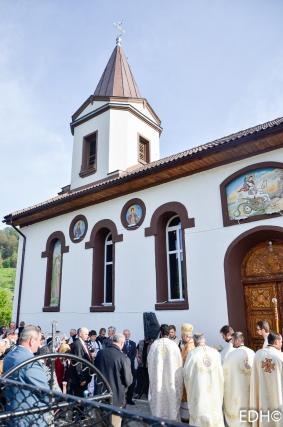 Biserica „Sfântul Mare Mucenic Gheorghe” din localitatea Valea de Brazi a fost sfinţită