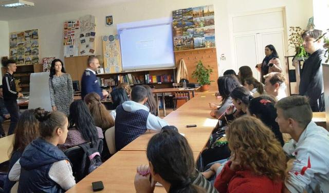 Proiect de prevenire a violenţei în şcoală şi a traficului de persoane, la Dâmbovița