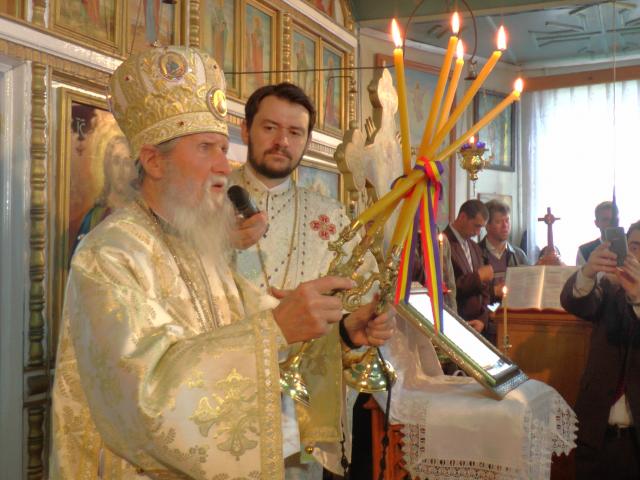IPS Arhiepiscop Pimen: „Bucuria duhovnicească vine prin purtarea crucii, a necazurilor“