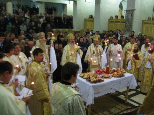 Parastas pentru Episcopul Ioachim Mareş, la Bacău