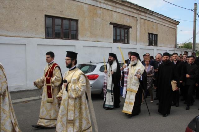 Procesiune impresionantă în cinstea lui Melchisedec Ştefănescu