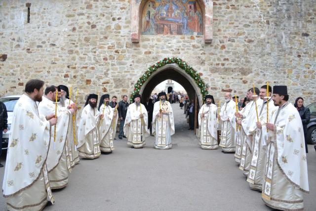 „Oamenii au fost încredințați Maicii Domnului de Hristos atunci când El era pe cruce”