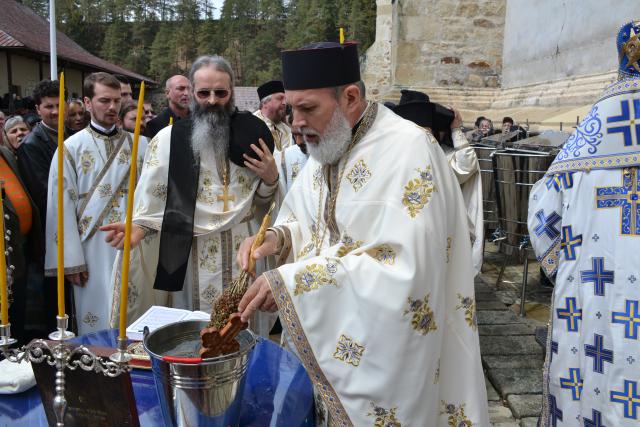 „Oamenii au fost încredințați Maicii Domnului de Hristos atunci când El era pe cruce”