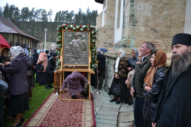 „Oamenii au fost încredințați Maicii Domnului de Hristos atunci când El era pe cruce”